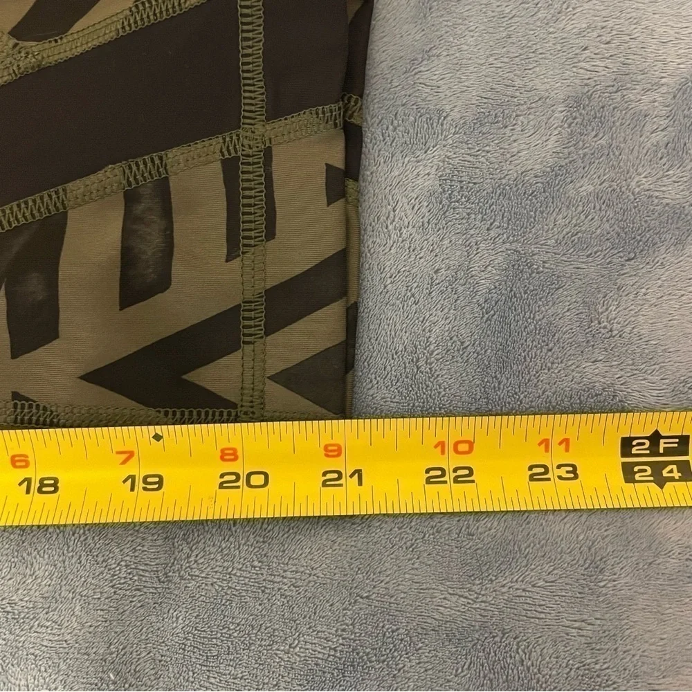Lululemon Cropped Leggings Green and Black Size 6 - Picture 9 of 9